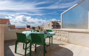 2 Bedroom Stunning Apartment In Makarska